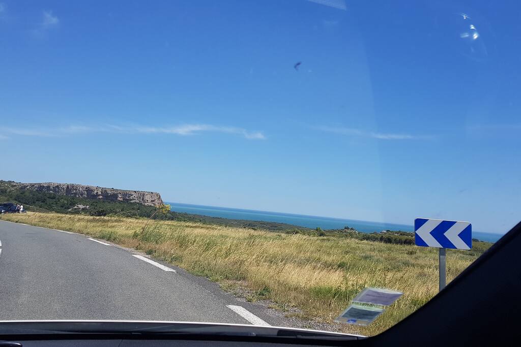 La magnifique route de la clape pour accéder à l'appartement