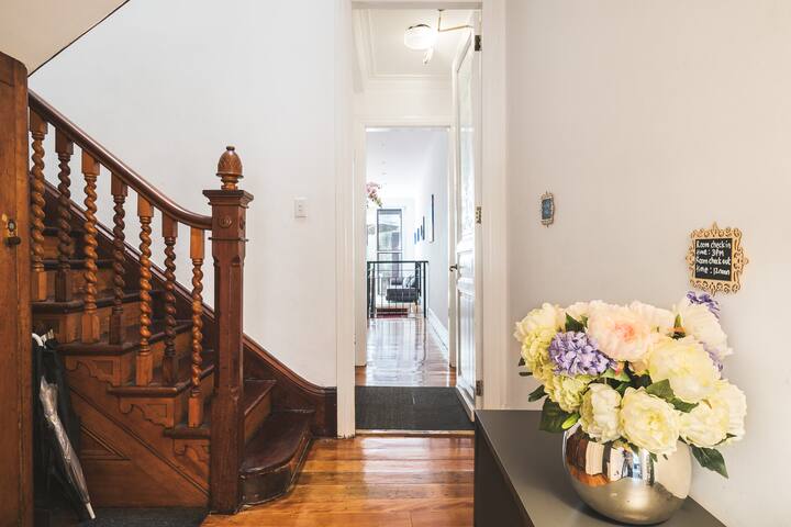 Surry hills: Central Sydney 5 bedroom home gallery image 4