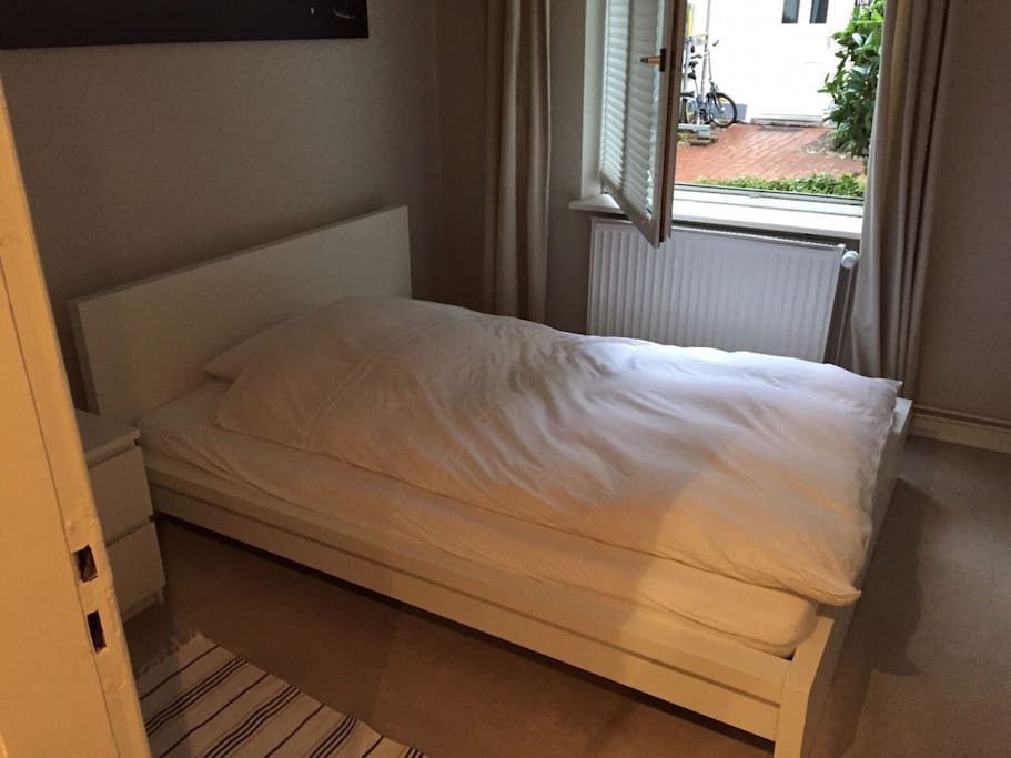 Schlafzimmer zum ruhigen Innenhof