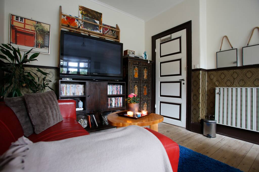 Nice big room in cozy Køge with tv and dvd.