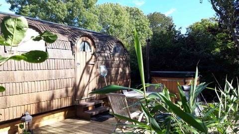 Wood cabin with Nordic bath and sauna