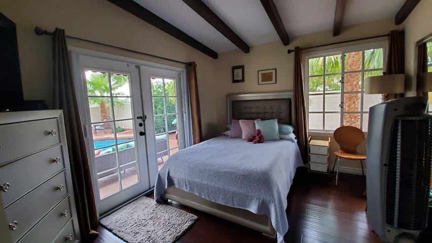 Enchanted Oasis Welcomes You in La Quinta Cove !..