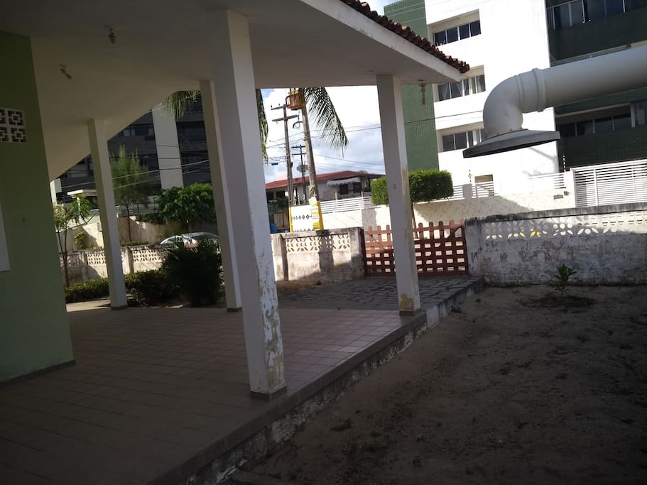 Chuveiro e terraço/garagem 2 carros