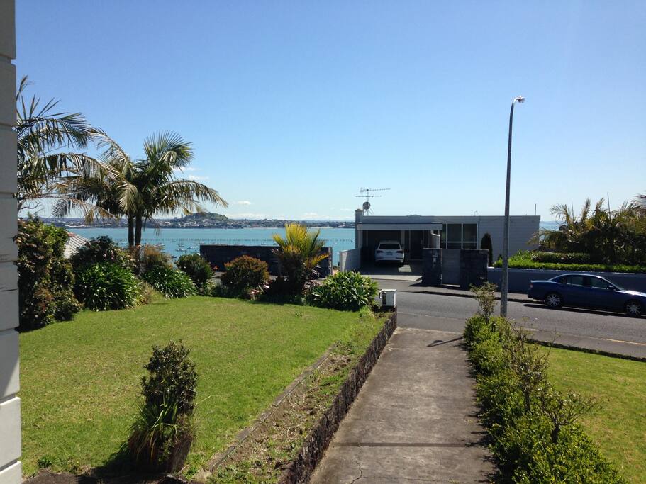 Quiet street & views of the harbour.