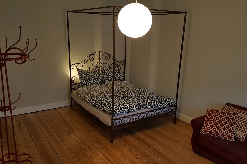 1,60 breites Himmelbett