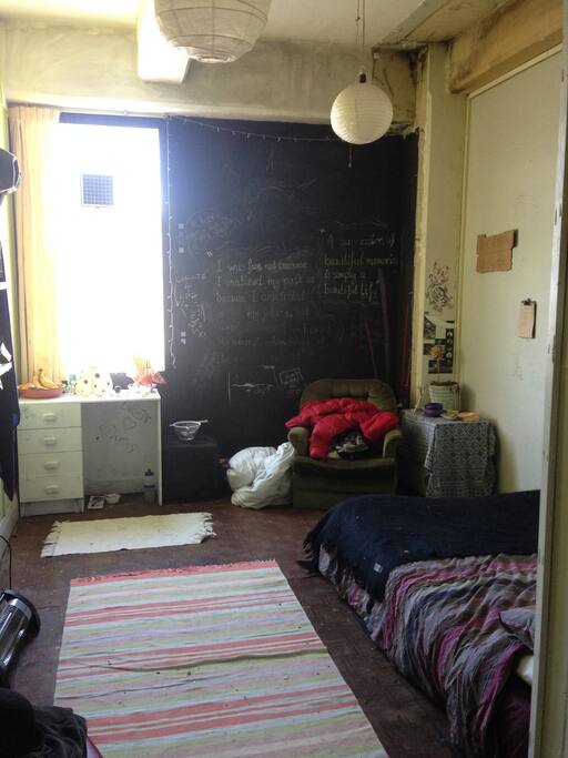 Bedroom with 1 double bed (1 single mattress can be added)