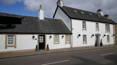 Thornhill House & Lodge- Luxury Inn- 18bed +10bath