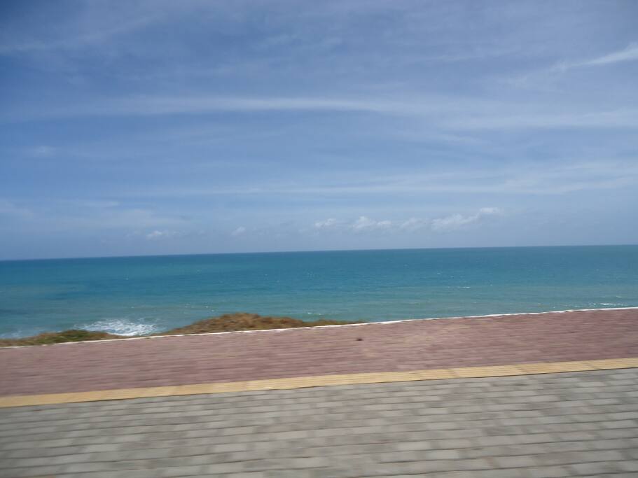 Praia do Meio com ciclovia