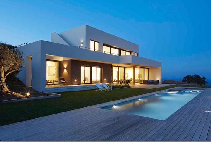Modern architect villa 180° Panoramic Sea Views gallery image 2