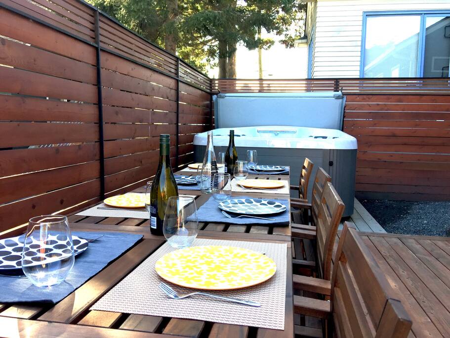 Outdoor dining space for 8 guests