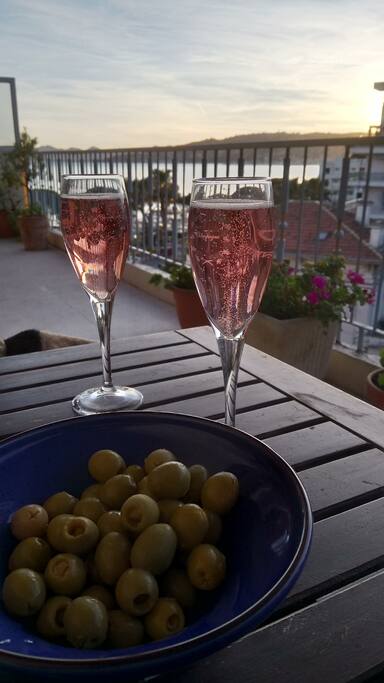 Champagne & Olives