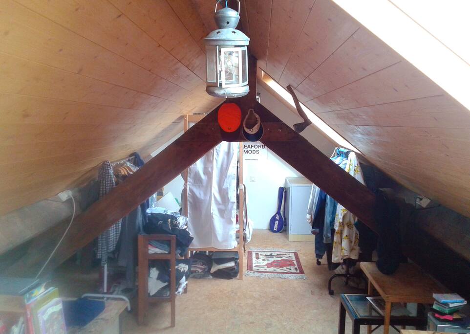 un espace grand et polyvalent, peut servir d'atelier ! chaîne HIFI !