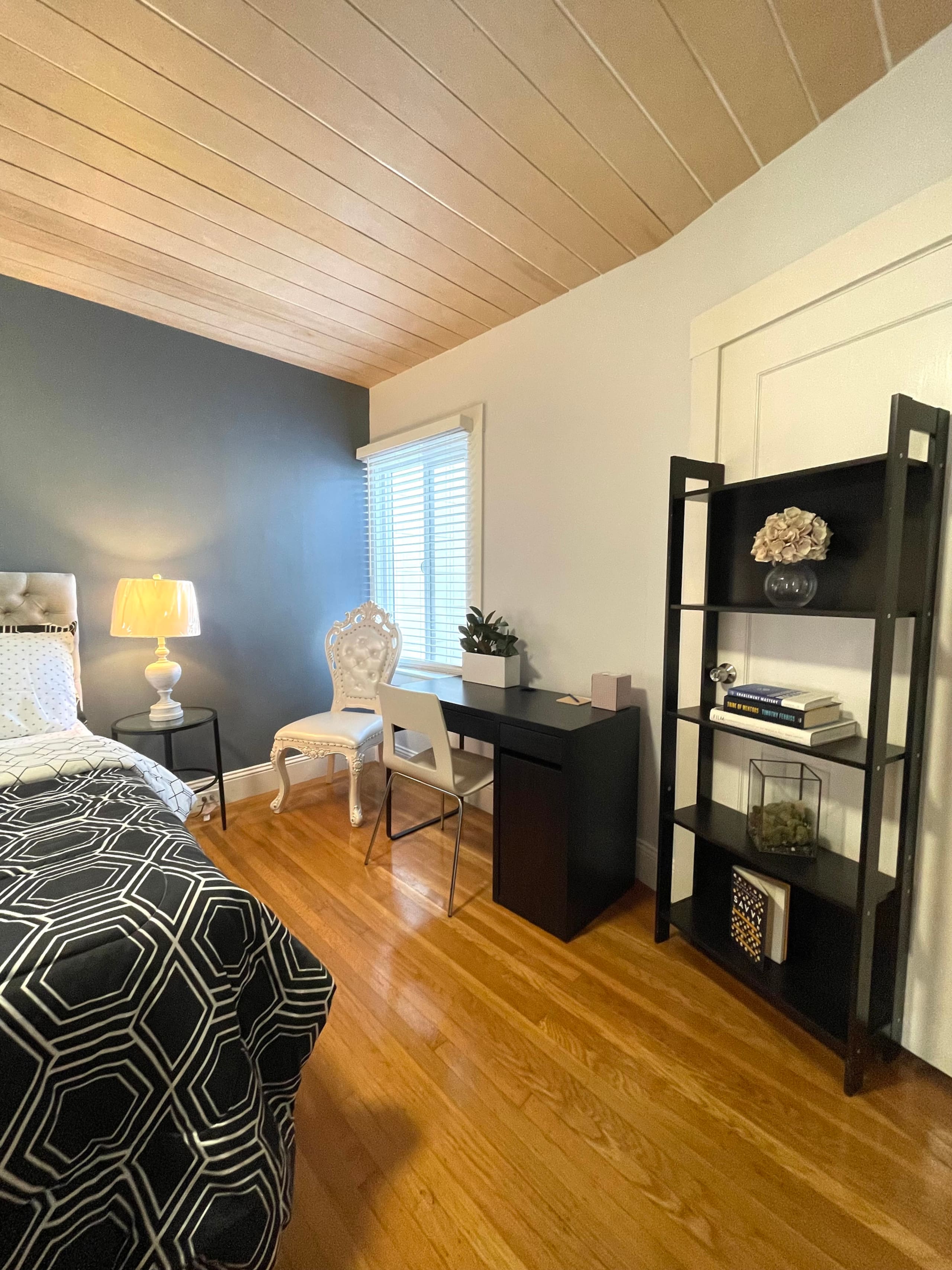 Home in San Francisco · ★4.95 · 3 bedrooms · 3 beds · 1 bath - Image 4