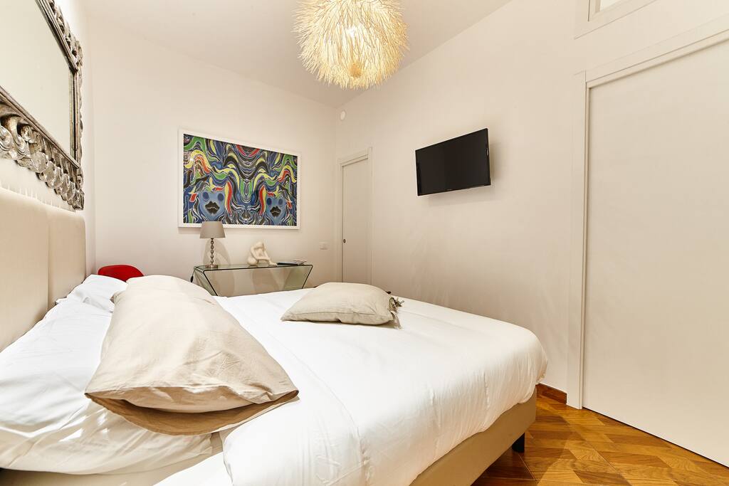 camera da letto sulla
sx porta cabina armadio dx cucina