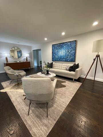 Luxury Modern Home-Pool, PelotonBike+near Galleria gallery image 3