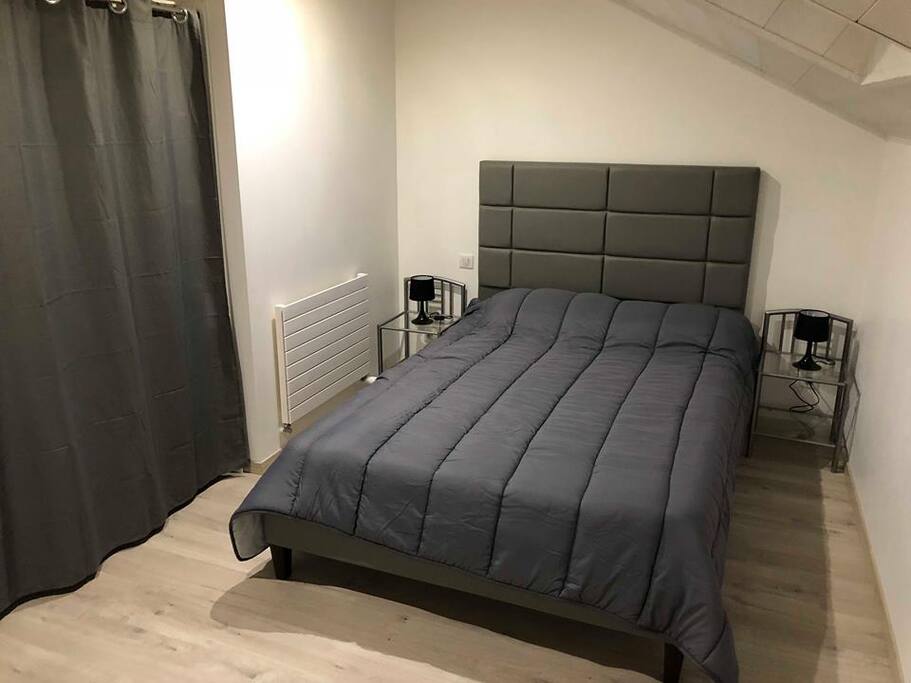 Chambre double avec dressing.