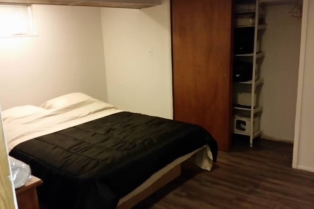 The master bed room - queen size bed
