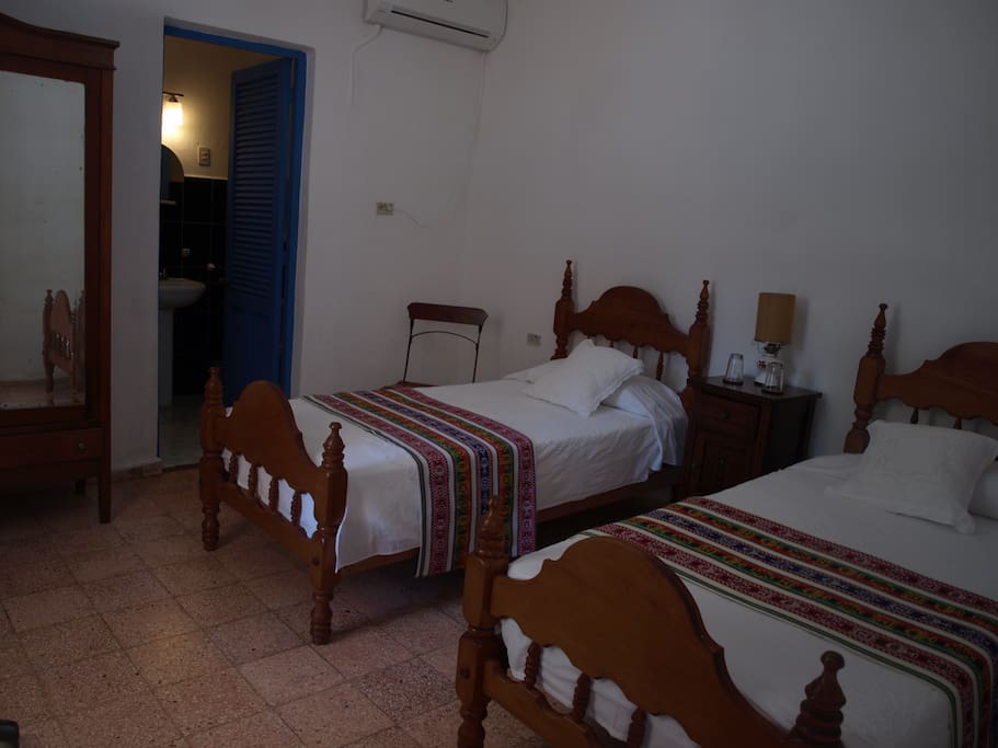 Habitación double twin con baño privado