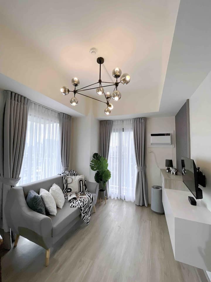 1 Bedroom W/balcony Near It Park @The Median Condo - Cebu