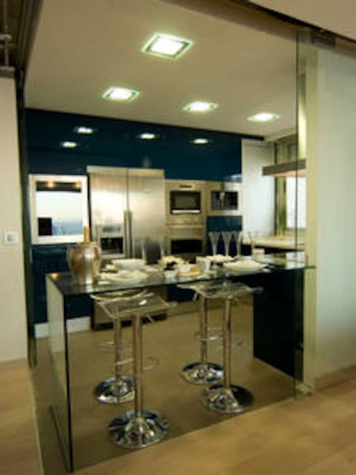Cocina completa integrada en Salón-comedor.