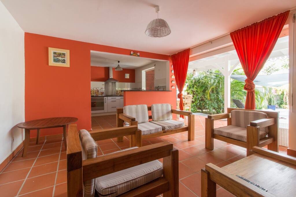 64 m2 habitable , ouvert sur la piscine et le jardin tropical : que du bonheur !