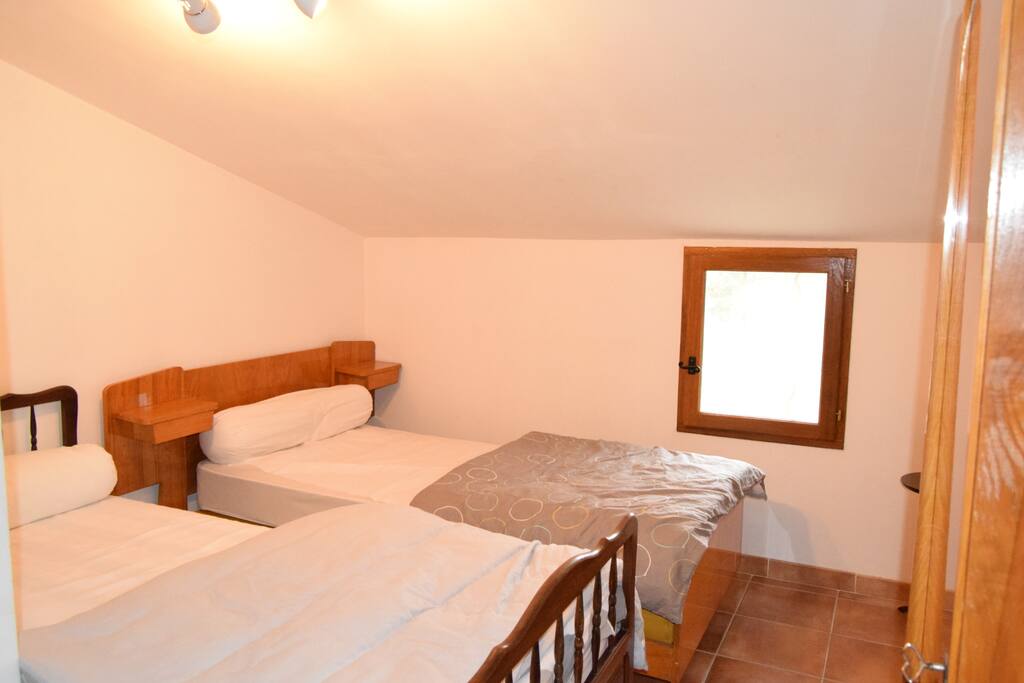 Chambre 3 avec 2 lits simples