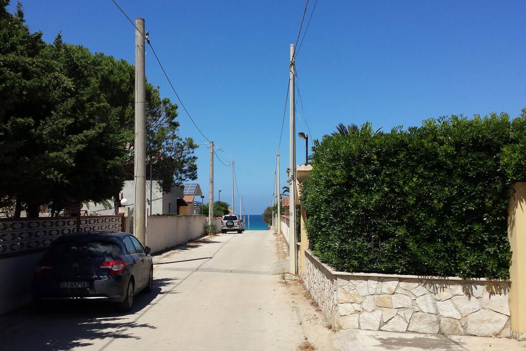 A pochi metri la spiaggia