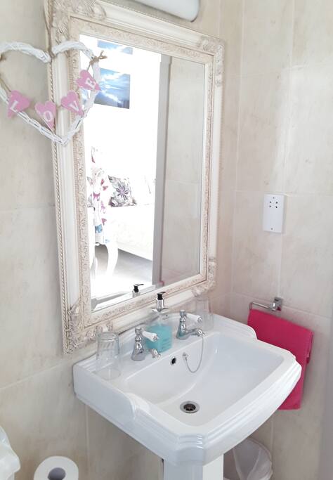 Modern En Suite