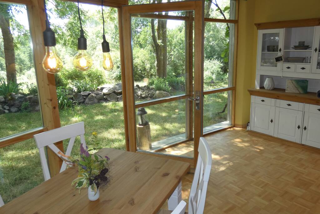 Blick in den Garten und das Tollensetal
