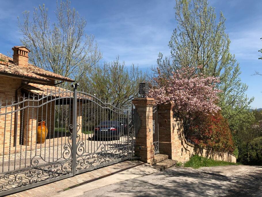 Il cancello d'ingresso della Villa.