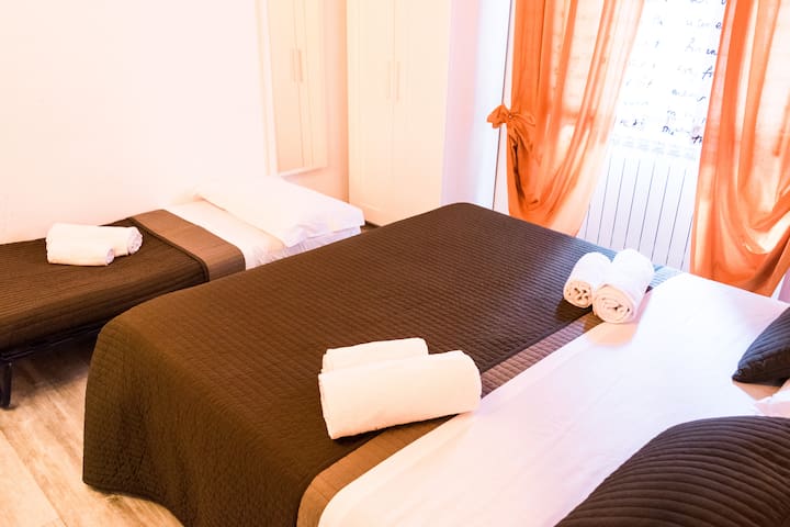 Apartment up to 21 people near the Colosseum