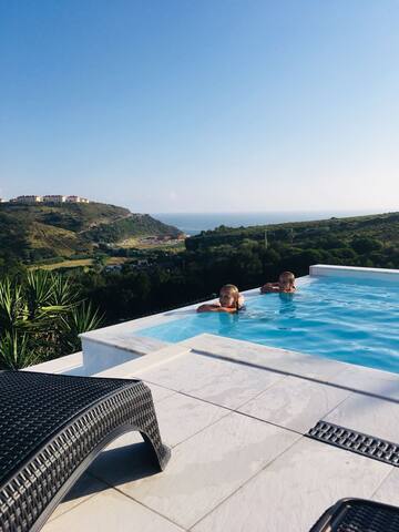 Great property with sea view and infinity pool gallery image 3