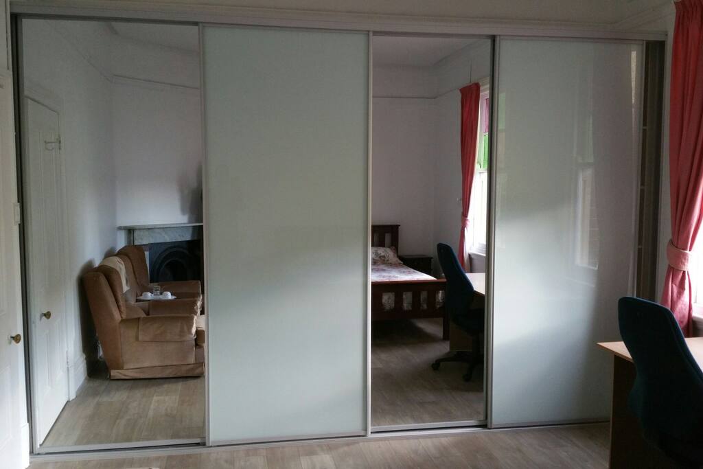 4m big build in wardrobe 4米大壁柜