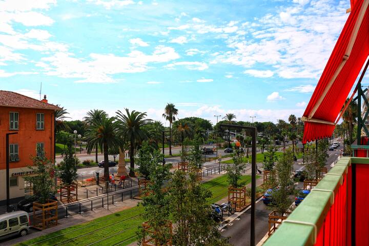 View onto the Promenade des Anglais from the balcony
