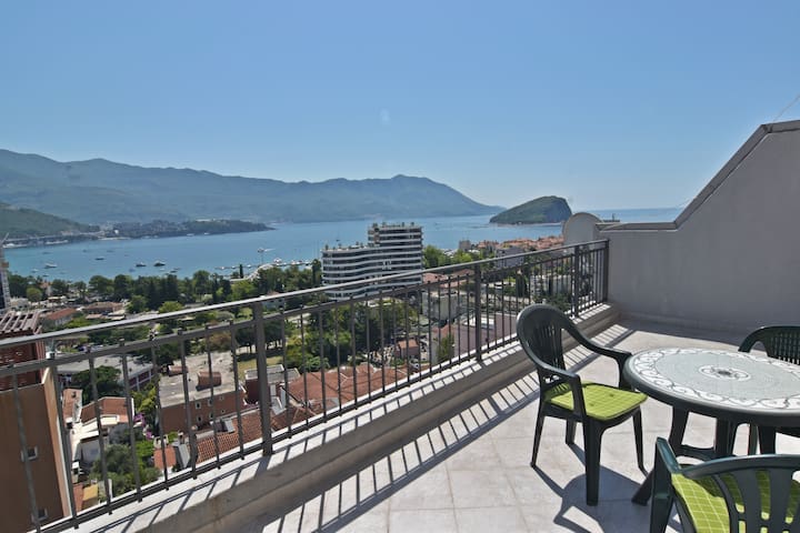 Apartment near the beach. Sea view