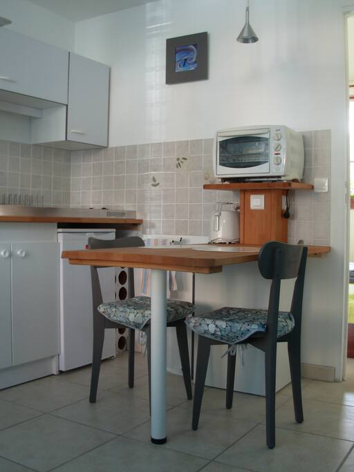 cuisine avec four traditionnel
et four micro-ondes