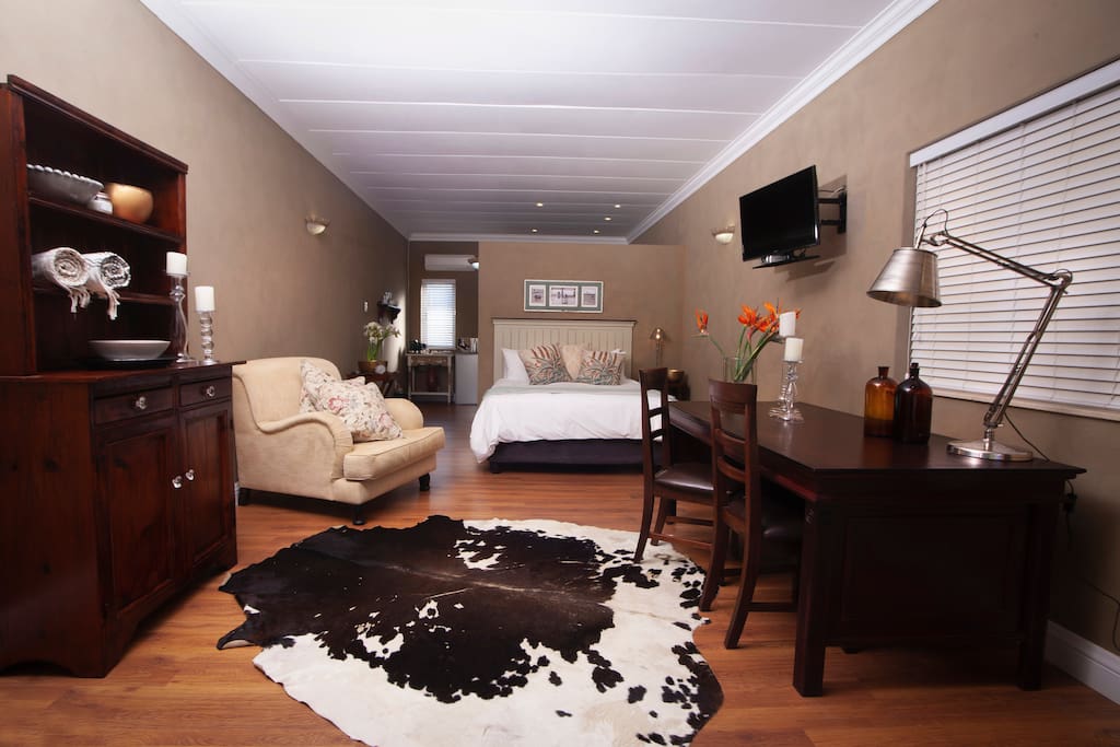 Sonny Days room 2 with en-suite bathroom and kitchenette