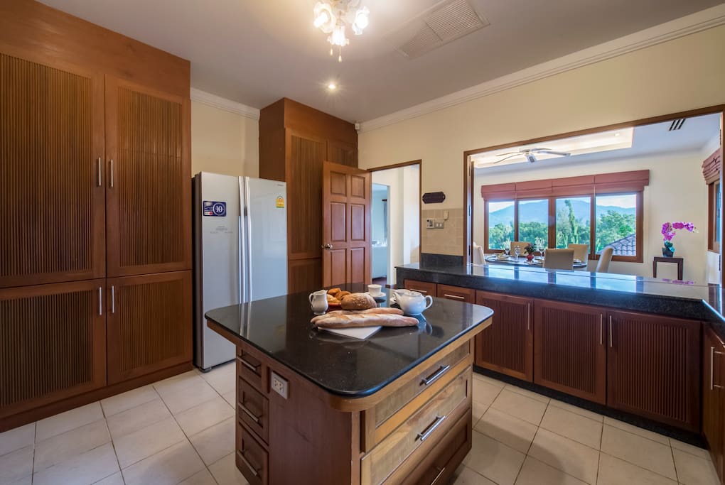 kitchen thr to dining area