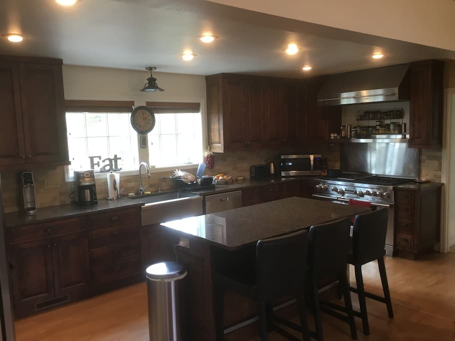 Fully equipped chef's kitchen