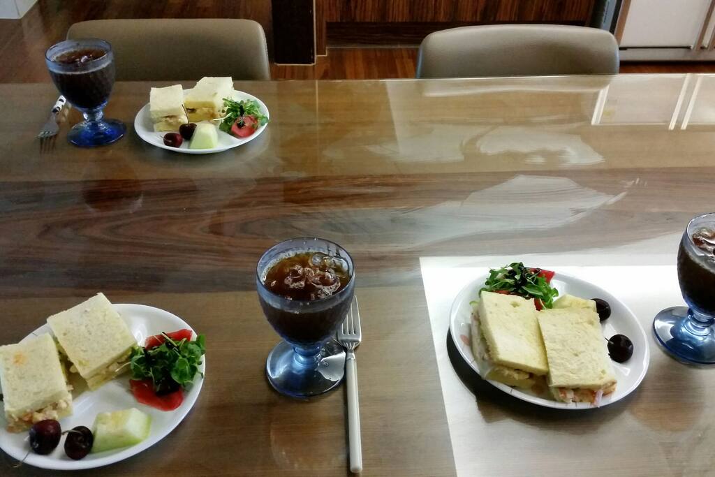 Breakfast service
