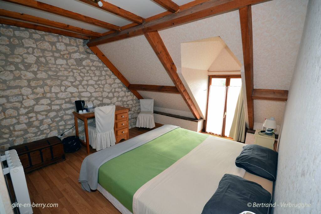 Chambre avec grand lit 180*190