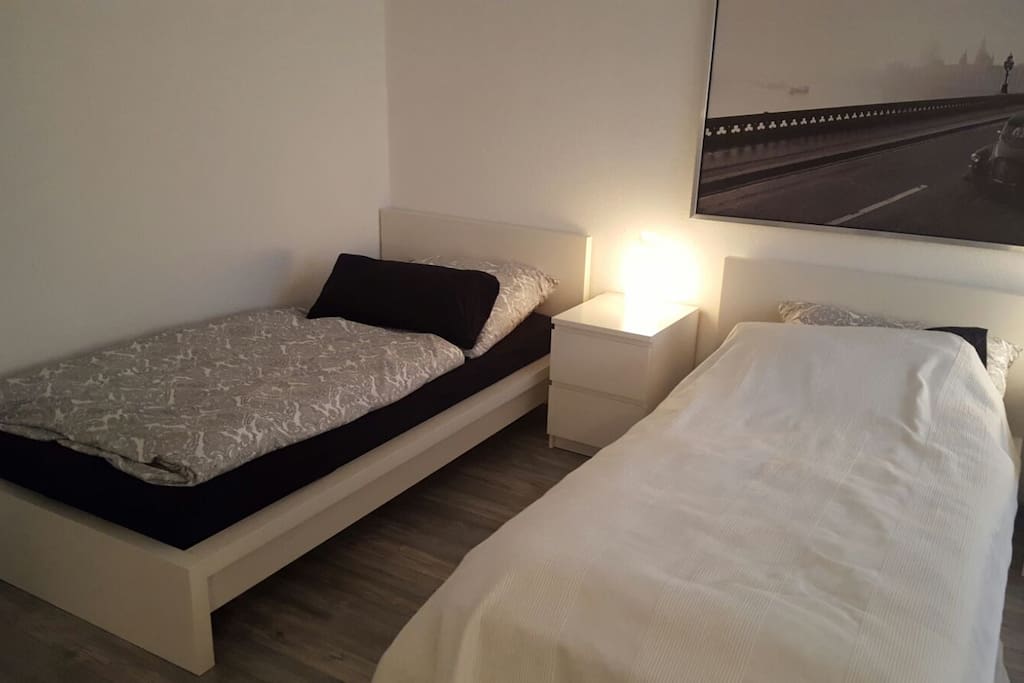 Schlafzimmer 1