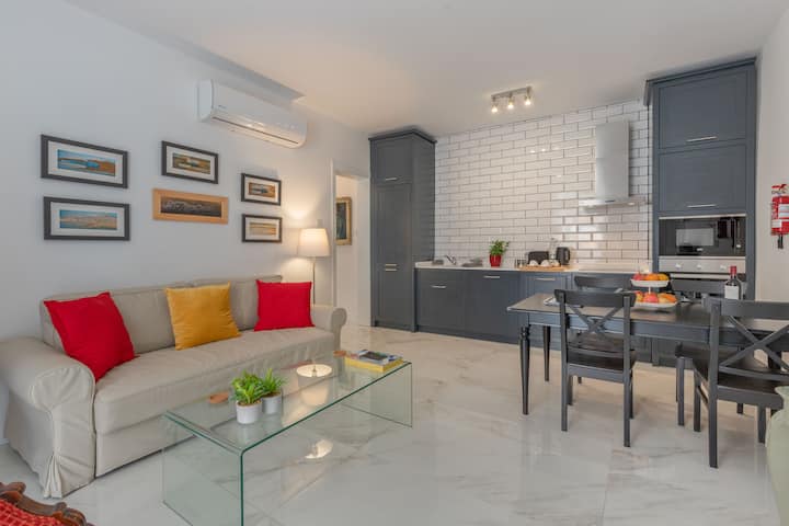 Valletta Nineteen Hundred, New Lovingly Renovated Central Valletta Apartment - Valletta