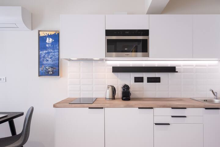 Family 2BDR apartment with Balcony,central located gallery image 5