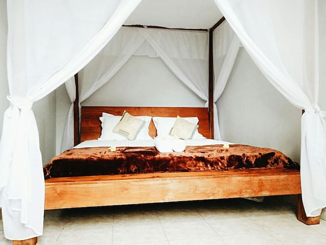 King size bed - Nice room in bali