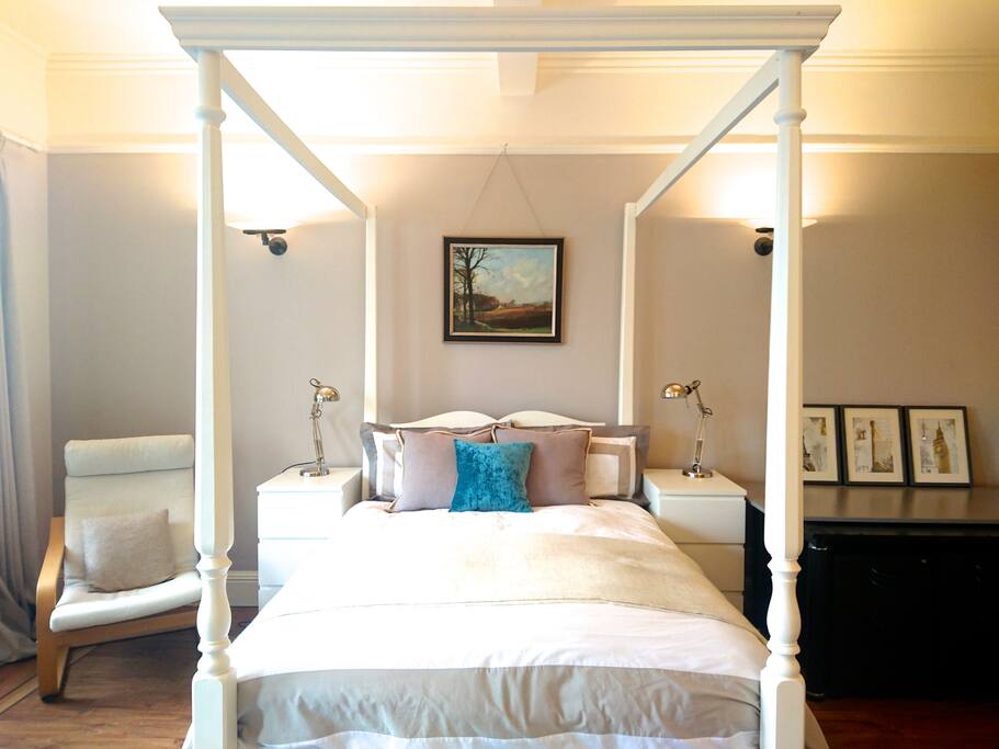 The apartment is a 5 minute walk from Primrose Hill