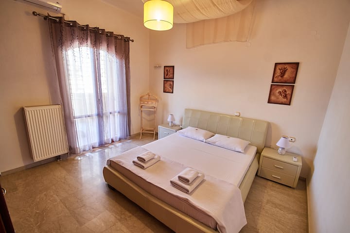 主卧# 1 ，双人床