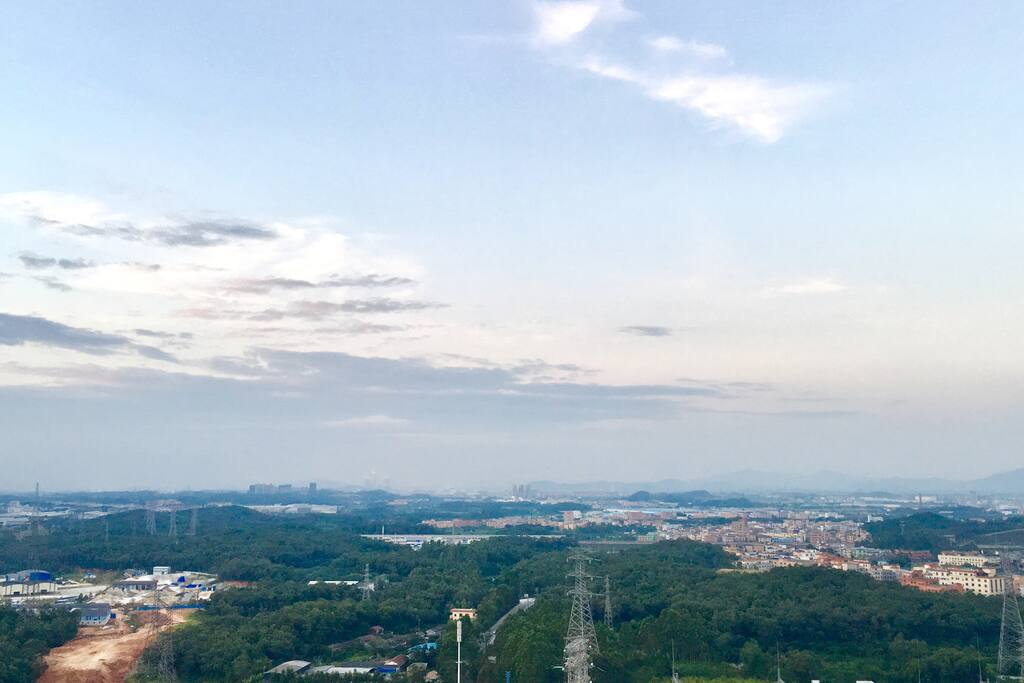 楼层30/32,视野宽阔,可以看到三水南站