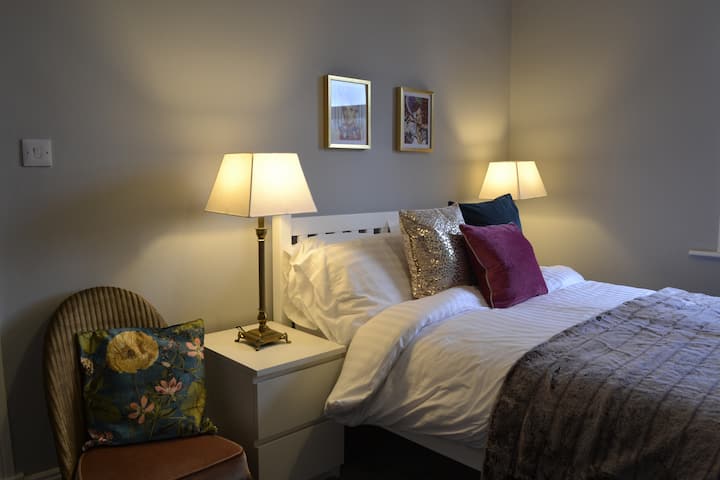 Large double bedroom