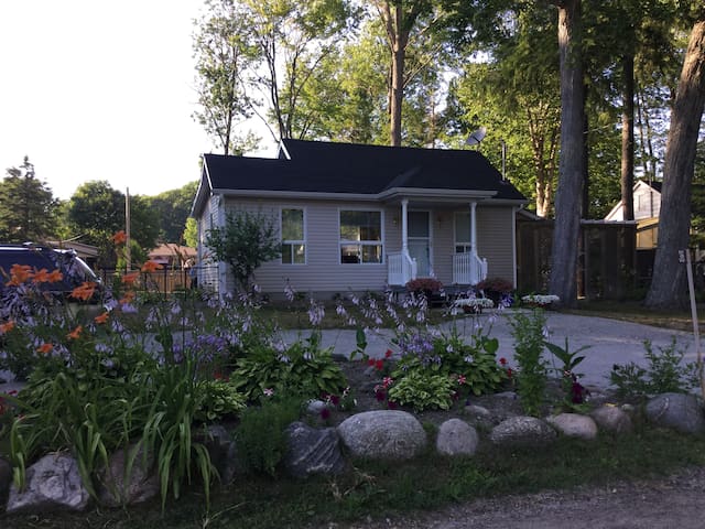 Airbnb Balm Beach Vacation Rentals Places To Stay Ontario
